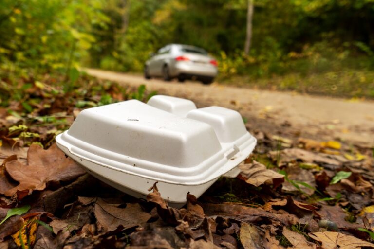 Drivers left 800 tons of trash along state roads last year